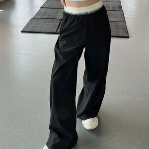 Lululemon Swift wide-leg pants with logo waistband, quick-drying fabric. Size: M